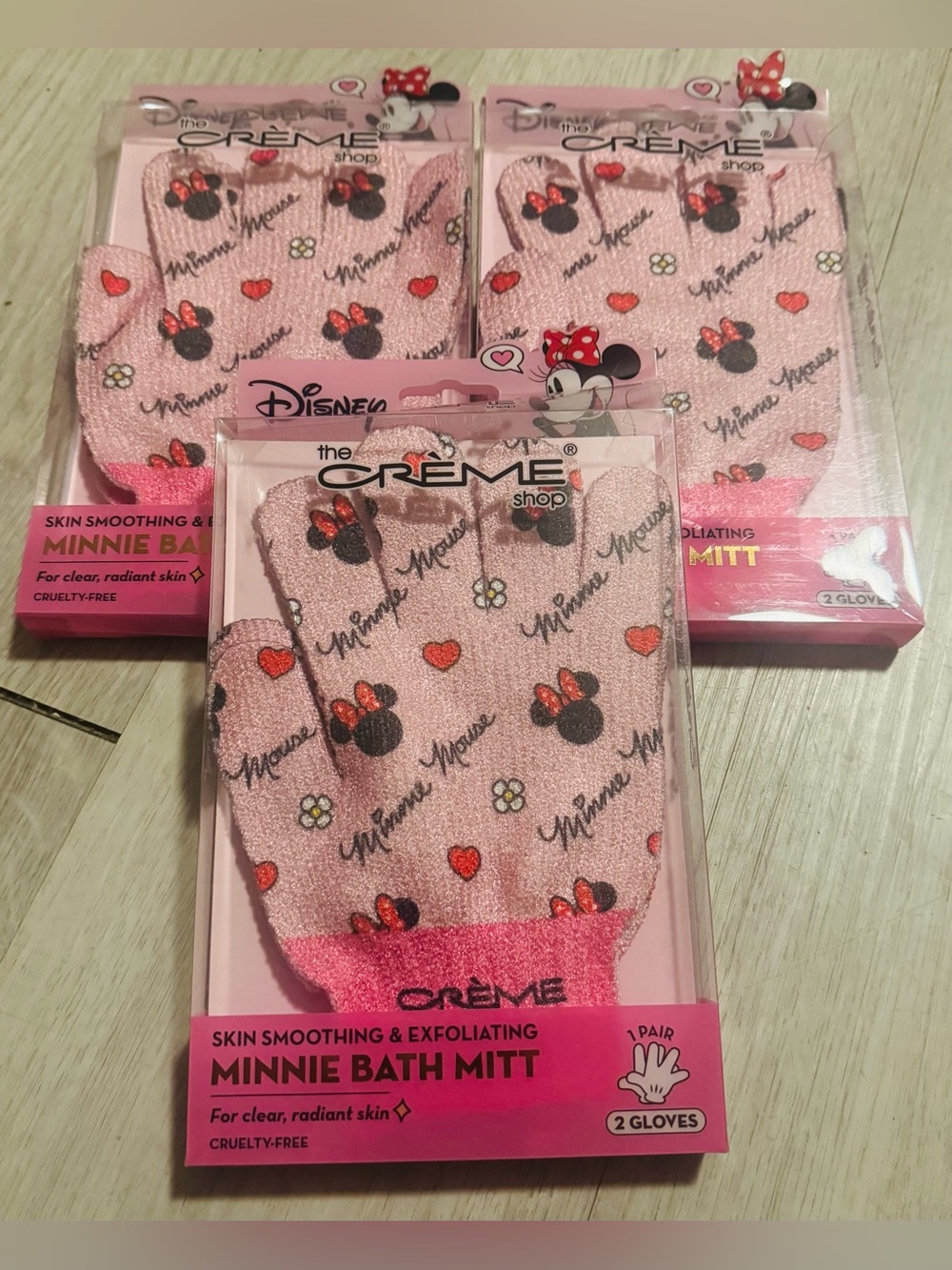 The Crème Shop Minnie Mouse Smoothing & Exfoliating Bath Mitt Bundle